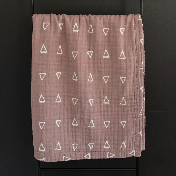 Load image into Gallery viewer, Blush Triangle Muslin Quilt
